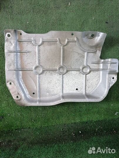 Тепловой экран Bmw X5 E70 N52B30AF 2007