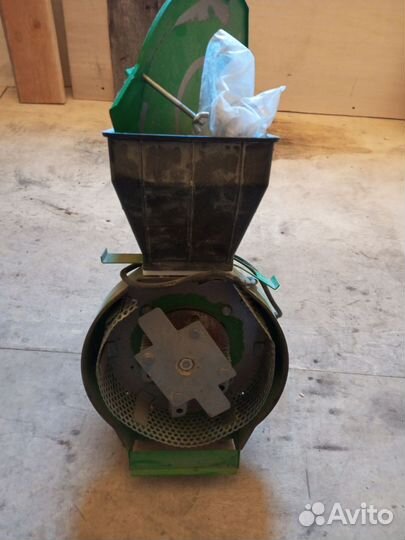 Зернодробилка