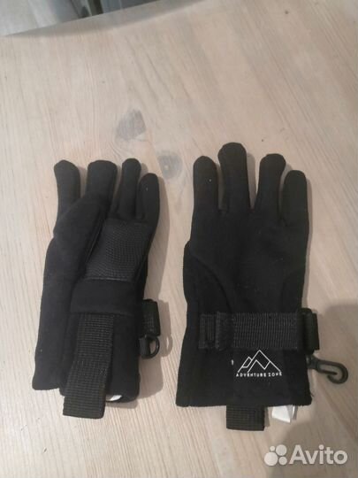 Перчатки демисезонные детские и футболка