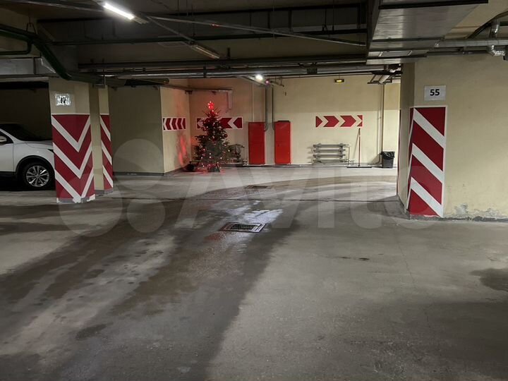 Машиноместо, > 30 м²