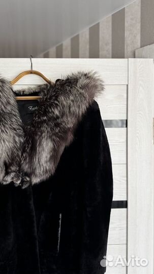 Шуба мутоновая с капюшоном 50-52 черная