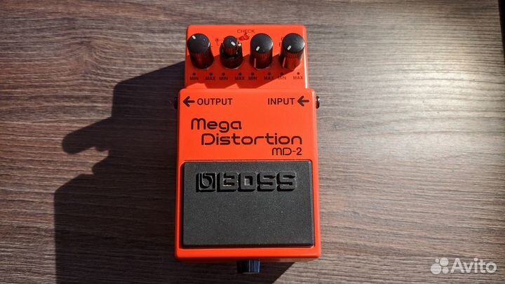 Гитарная педаль Boss Mega Distortion MD-2