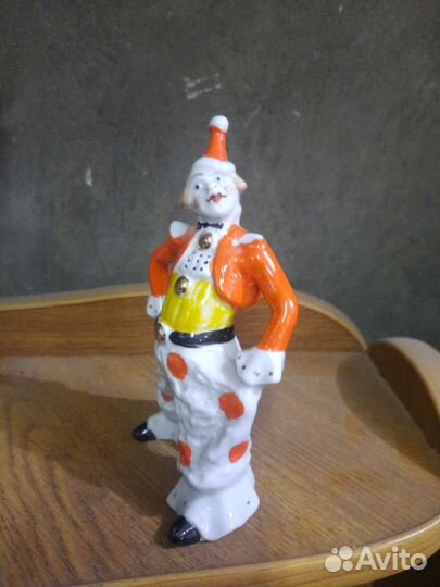 Фарфоровая статуэтка Клоун