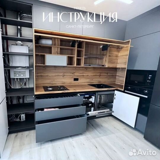 Угловая кухня на заказ с витриной