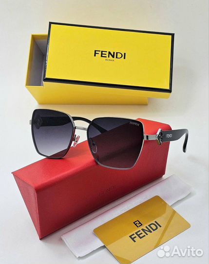 Солнцезащитные очки Fendi