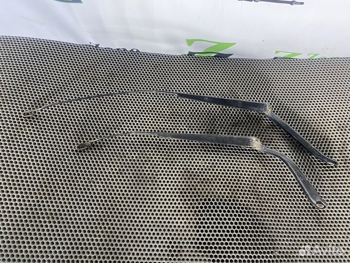 Поводок стеклоочистителя передний Ford Fusion