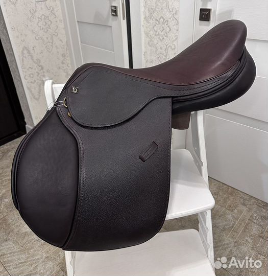 Новое конкурное седло, Италия