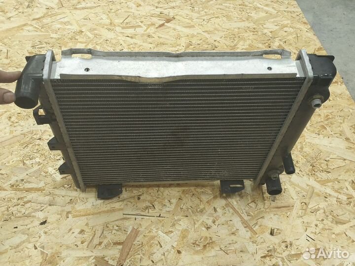 W124 радиатор охлаждения основной