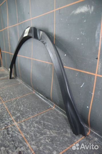 Накладка крыла заднего-Land Rover Discovery Sport