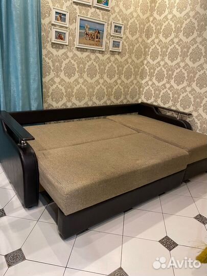 Диван, стол, стулья