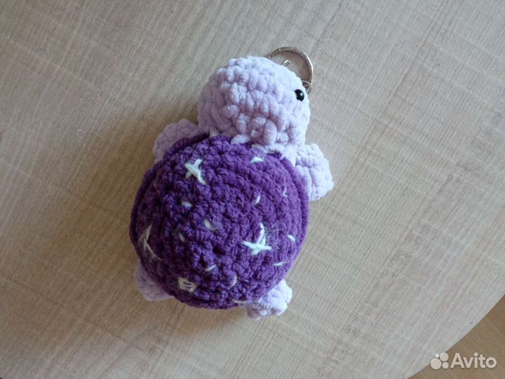 Вязаная черепашка брелок