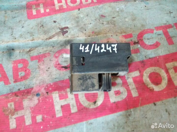 Механизм открывания лючка бензобака Форд Фокус 2