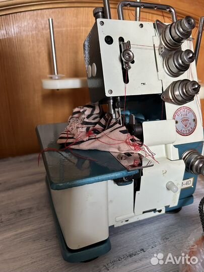 Оверлок б/у бытовой
