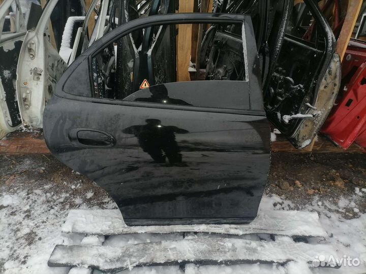Дверь задняя правая Mazda 323 BA