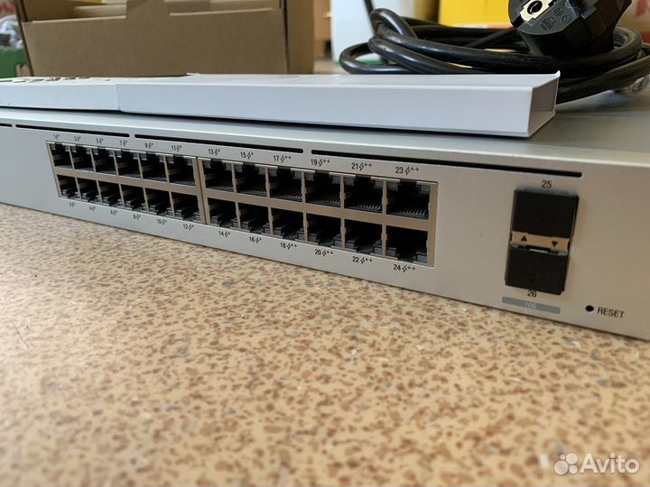 Коммутатор Ubiquiti UniFi Switch Pro 24 PoE (USW-P