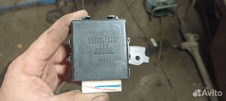 Блок стеклоочистителей Toyota Camry v50