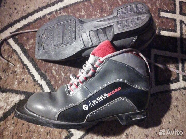 Лыжные ботинки