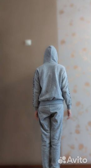 Спортивный костюм для девочки новый, 140