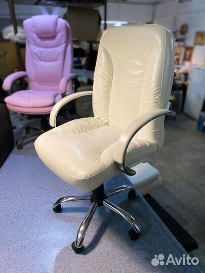 Офисное кресло