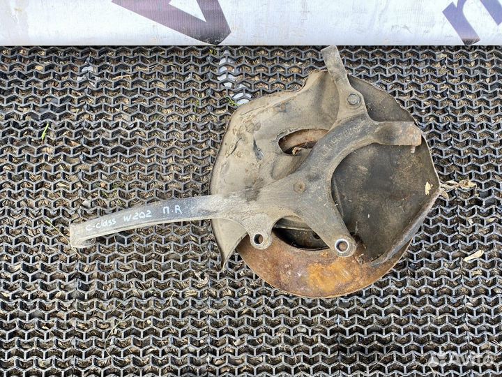 Кулак поворотный передний правый С202