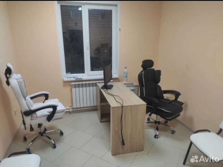 Офисное кресло из экокожи