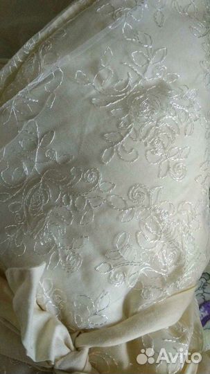 Конверт одеяло на выписку молочного цвета