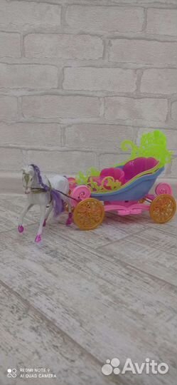 Карета с лошадью