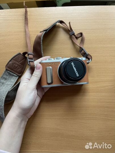 Olympus pen e pl8 + два объектива (кит и 45 мм)