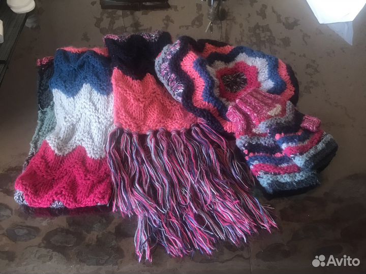 Женский шарф, берет, варежки (стильная вещь)