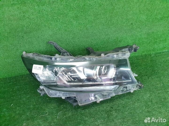 Фара правая Toyota Land Cruiser Prado