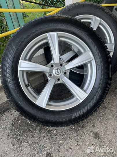 Volvo Nokian Hakkapeliitta 10p SUV 235/60 R18