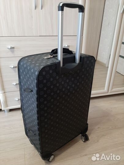 Чемодан на колесах большой xl