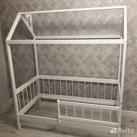 Кровать домик из дерева