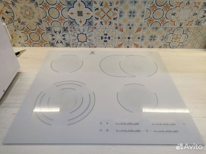Электрическая варочная панель Electrolux CKE 645