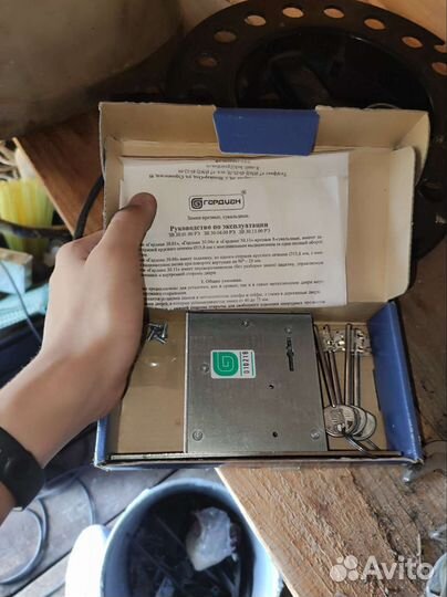 Замок дверной