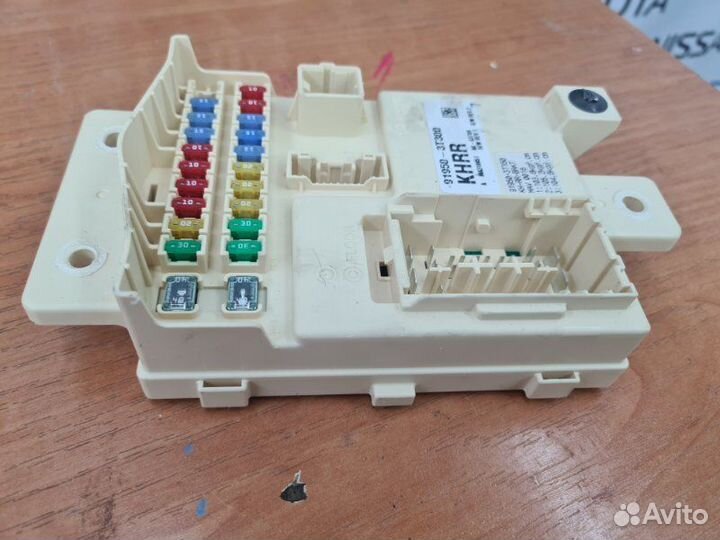 Блок предохранителей салонный Kia Quoris 1 G6DJ