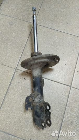 Амортизатор передний правый Тойота Камри XV40