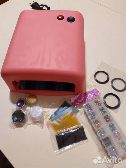 Лампа для маникюра и принадлежности