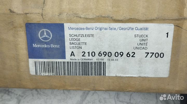 Молдинг задней левой двери Mercedes Benz W210