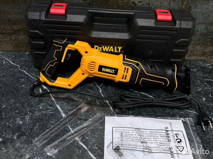 Сабельная пила Dewalt 850W в кейсе