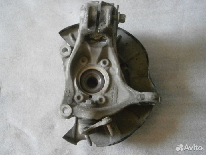 Кулак поворотный передний правый VW Passat (B6) сс