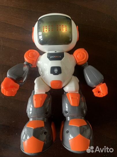 Робот robot игрушка на батарейках