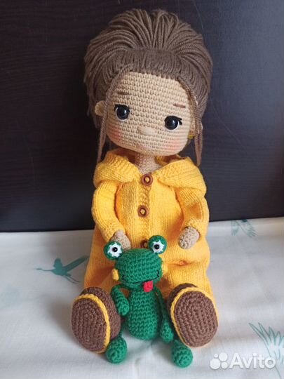 Вязаная кукла с гардеробом (на заказ)