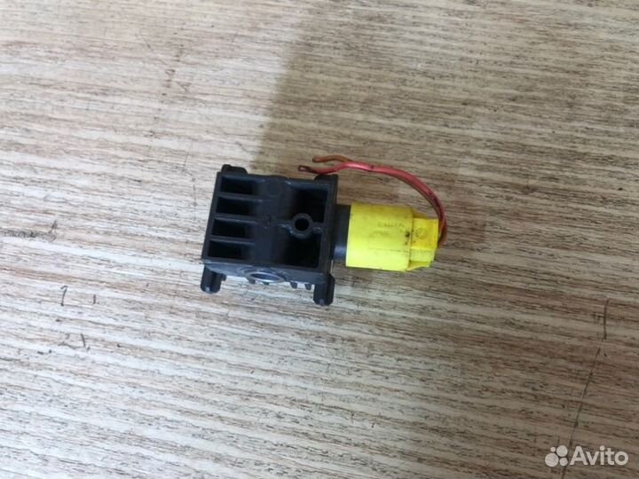 Датчик удара Mercedes-Benz S-Class W221