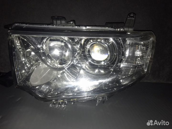 Фары на Mitsubishi Pajero Sport / Mitsubishi L200
