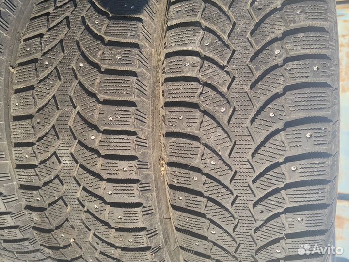 Bridgestone Blizzak Spike-01 215/65 R16 98T