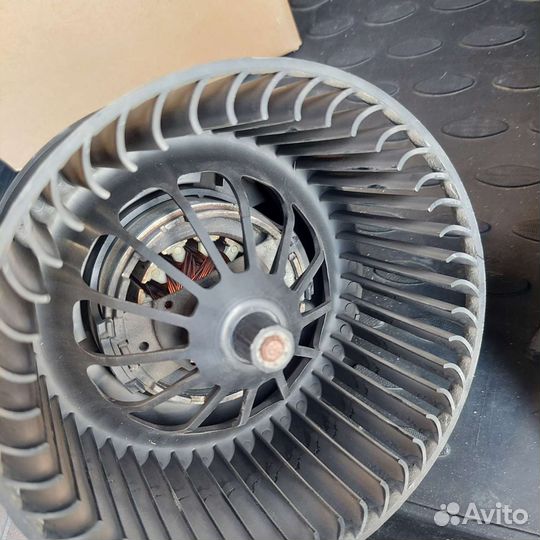 Моторчик отопителя Ford Focus3 на запчасти/ремонт