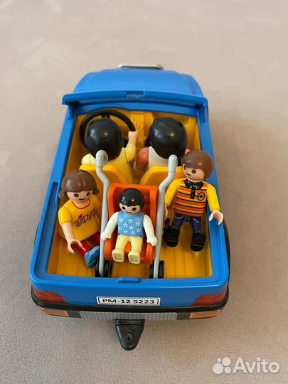 Playmobil фигурки семья с коляской на машине