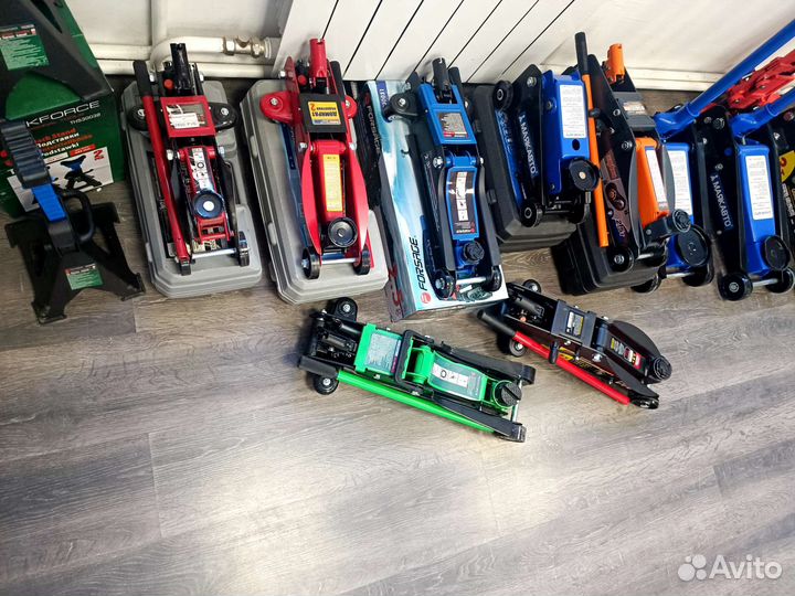 Домкрат подкатной бутылочный