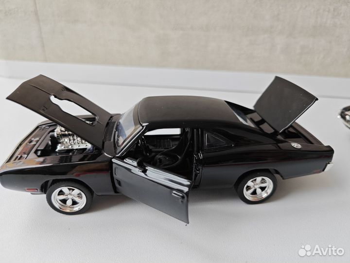Модель 1:32 Dodge charger с дефектом